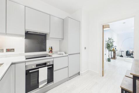 Apt 3, Madeira Lodge