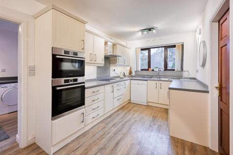 15 Midhurst Grove, Tettenhall photo 5