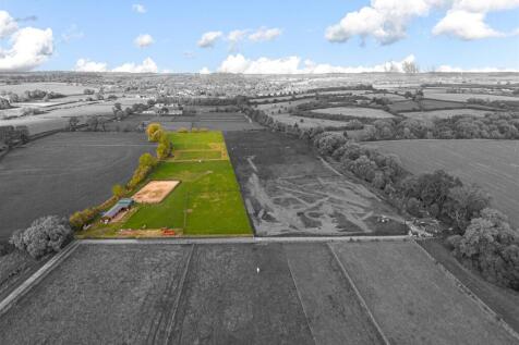 Land, Stables, Store &amp; Menage