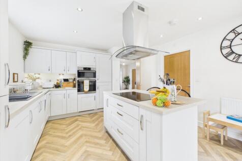Kitchen/ Dining Area