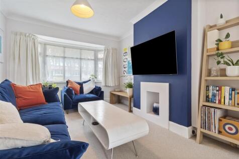 11 Downlands Avenue-013.JPG