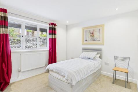 CAM03729G0-PR0082-STILL022