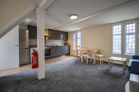 Lounge / Kitchen