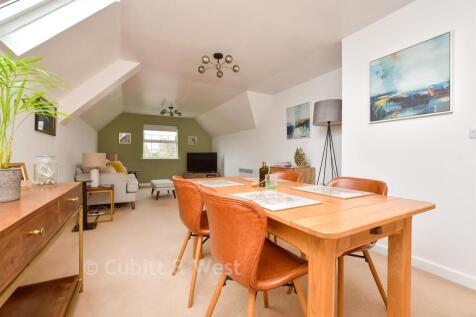 Kitchen / Lounge / Diner
