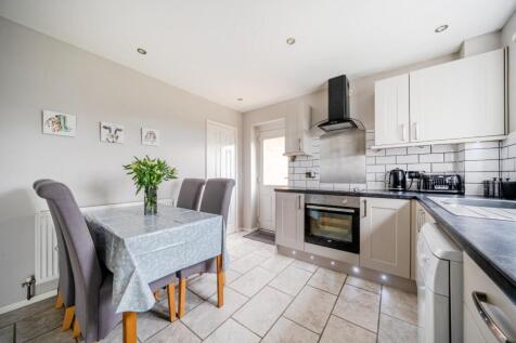 Kitchen/ Dining Room