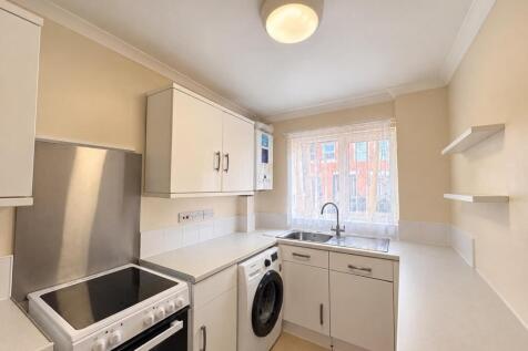 2-bed flat on Stanley Road, Mansfield, Notts, NG18 5AA, £680/mo