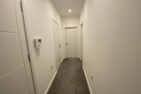 stonecros94743hallway.jpg