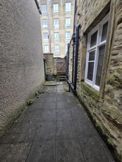 Retail Property (high street) to rent Image 3
