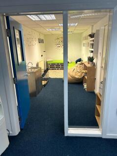 Office to rent Image 10