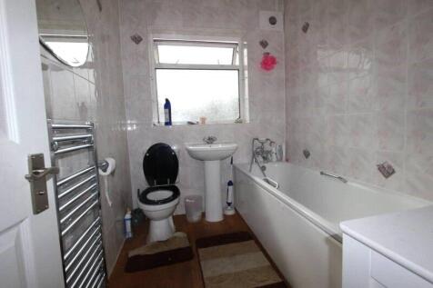 Medway Drive, Perivale, Greenford, Greater London, UB6 photo 3