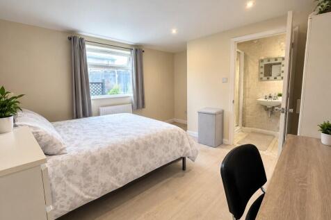 bed to ensuite