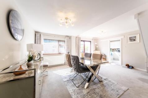 17 Andrew's Close-008.jpg