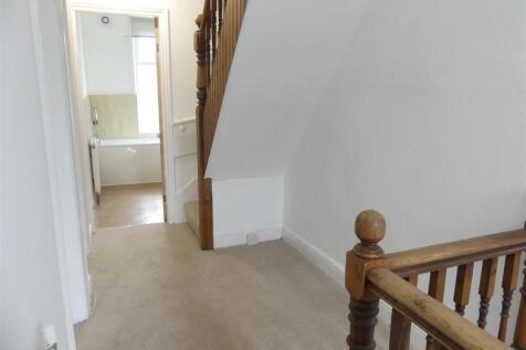 FIRST FLOOR LANDING / STUDY AREA