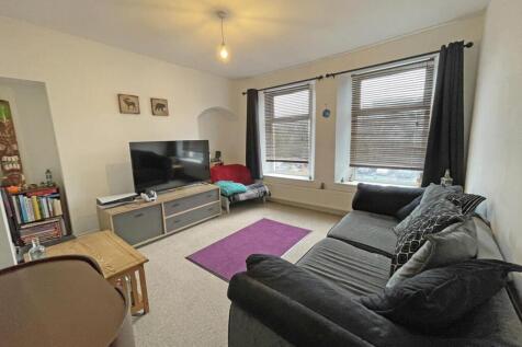 Ermington Terrace 13 - Lounge Front.jpg