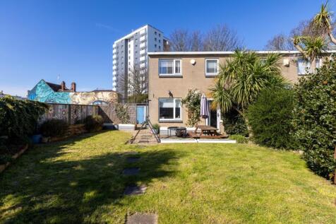 16 Lambourn Close-26.jpg