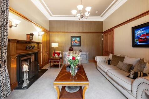 4 bed, 3 bath Detached in Glasgow - Photo 9