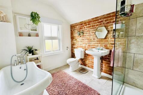 BATHROOM: