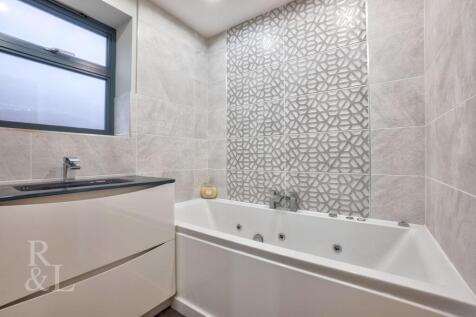 30 Carsington Crescent (34).jpg