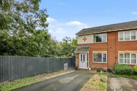 2-bed semi-detached on NN16, Afan Close, Kettering, £995/mo