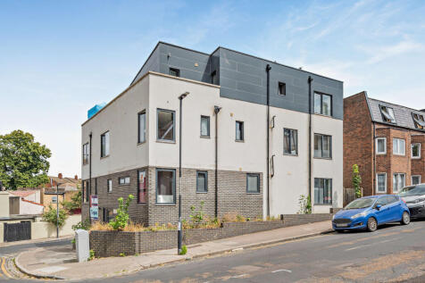 London, SE18 - property photo