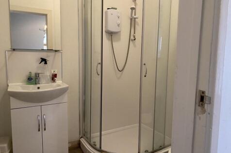 Double Room, 4 Upper Church Road photo 5