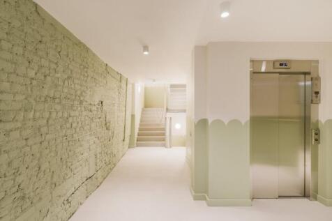 241220 18 Clerkenwell Close100.JPG