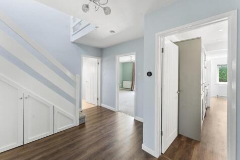 1.9 - entrance hall.jpg