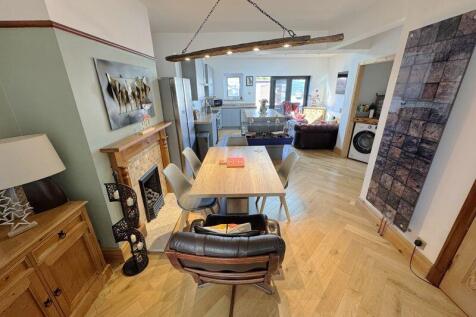 Family Dining Kitchen