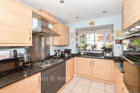 Kitchen/ Dining Room