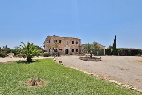 Finca with large property near Cala d'Or