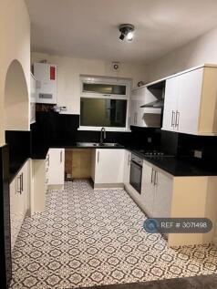 2-bed flat on Nab Lane, Mirfield, WF14, £800/mo