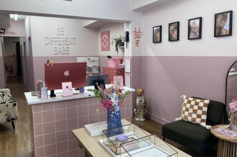 Retail Property (high street) to rent Image 3