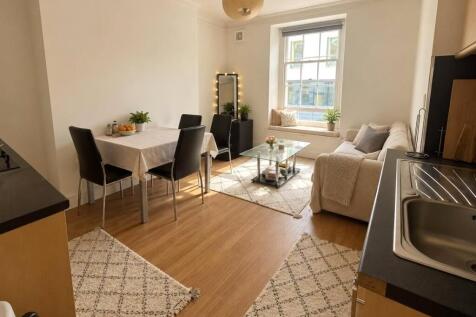 3-bed flat on St Michaels Hill, Kingsdown, Bristol, BS2, £2,565/mo