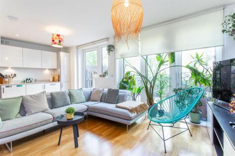 Open Plan Reception to Kitchen
