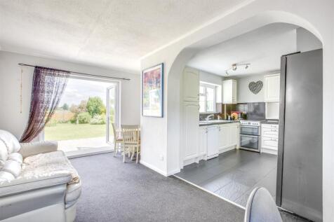 2 Mayflower Close, HP17 8QH-13.jpg