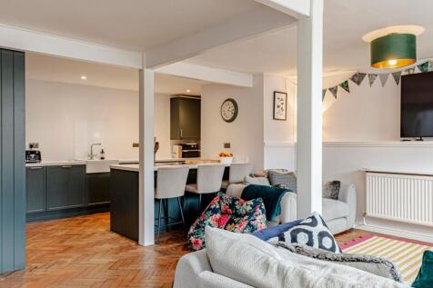 Kitchen/Living/Dining Room (7)