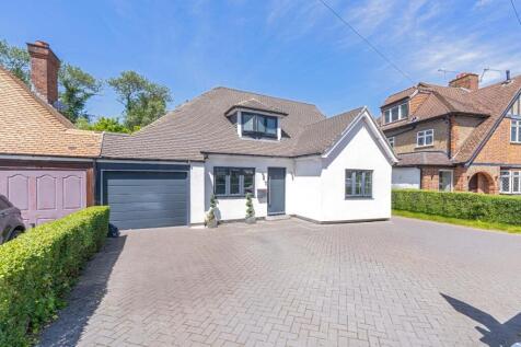 58, Village Way, Ashford TW15_3.jpg