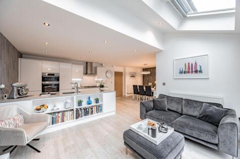 Kitchen/Dining Area