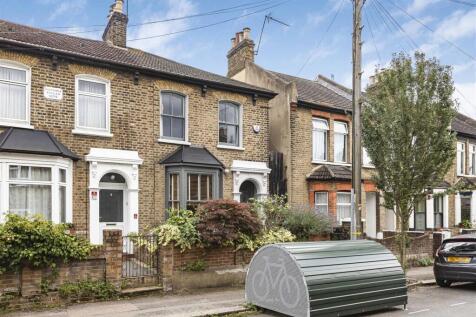 London, E10 - property photo