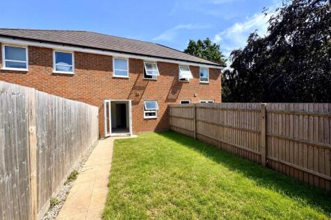 REAR GARDEN.jpg
