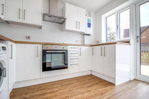 Thornhill Drive, St Andrews Ridge, Swindon, Wiltshire, SN25 photo 5
