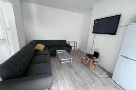 Harlaxton Drive, Nottingham, Nottinghamshire, NG7 photo 3