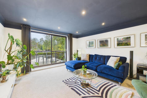 CAM01984G0-PR0529-STILL009