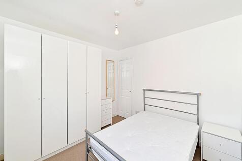 Lowestoft Mews, Galleons Lock, E16 photo 3