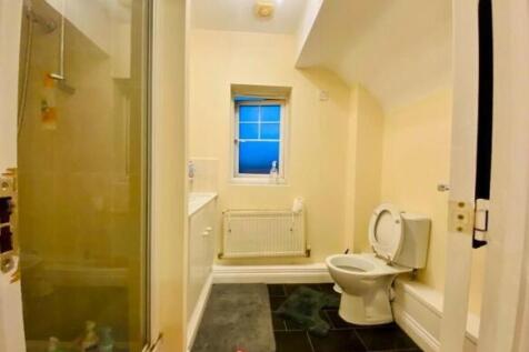 NAREL MAIN TOILET AND BATH.jpeg