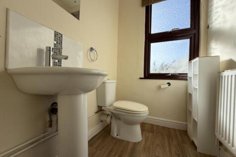 Cloakroom/wc