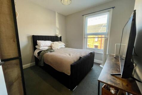 Modern 2 Bed Terraced House // Jun 2027 photo 5