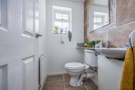 6 Mallow Close, Purbrook-Small-PorticoMarketing-Ne