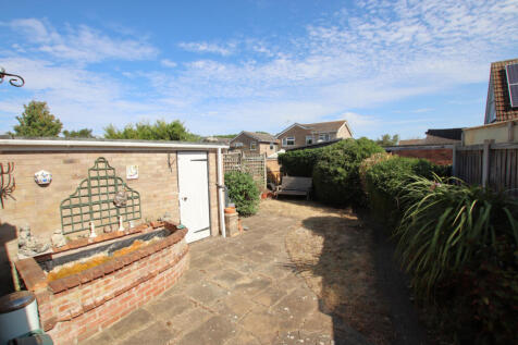 Sheppard Close 4 - Garden new 1