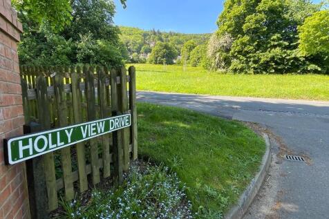 Located opposite Malvern common